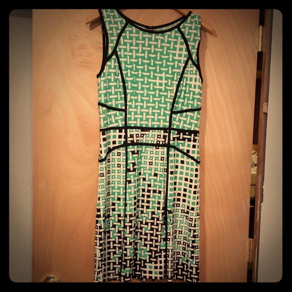 Dressbarn NWT green black and white dress